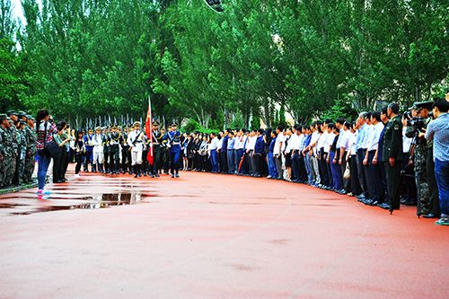 我校举行升旗仪式庆祝中国共产党成立95周年