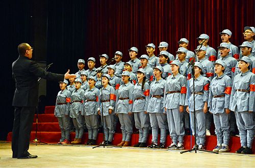 我校举行纪念红军长征80周年合唱音乐会暨第29届校园文化艺术节开幕式